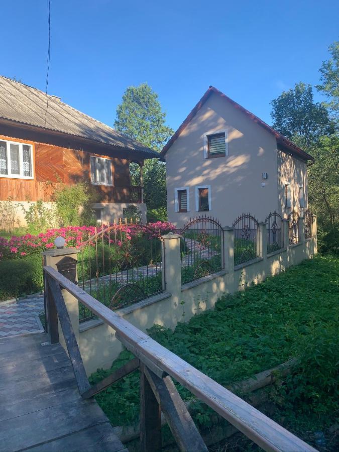 Cottage house Podobovets Luaran gambar